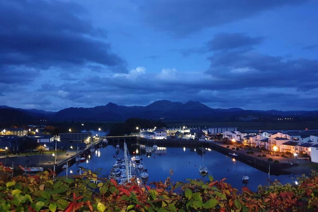 Porthmadog Harbour Town - High Street Apartment. Екстериор снимка
